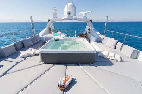 Sun deck jacuzzi