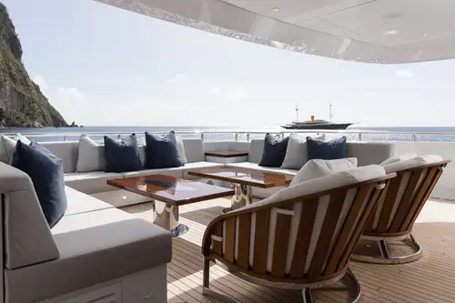 Main deck seating