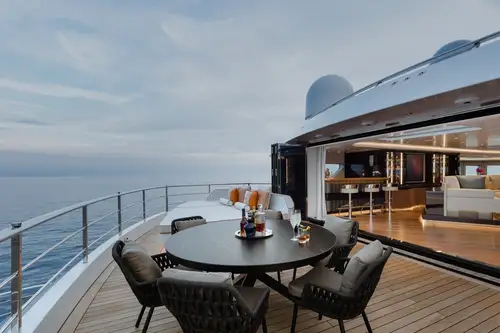 Sun deck aft